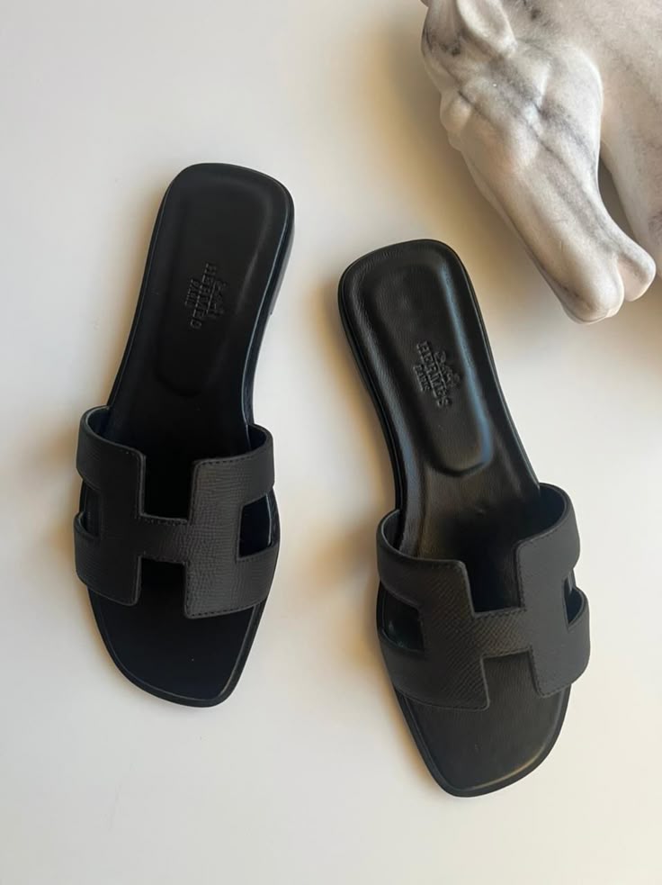 WOMEN'S FOOTWEAR