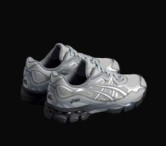 Asics Gel-Stratus In Concrete/Carbon